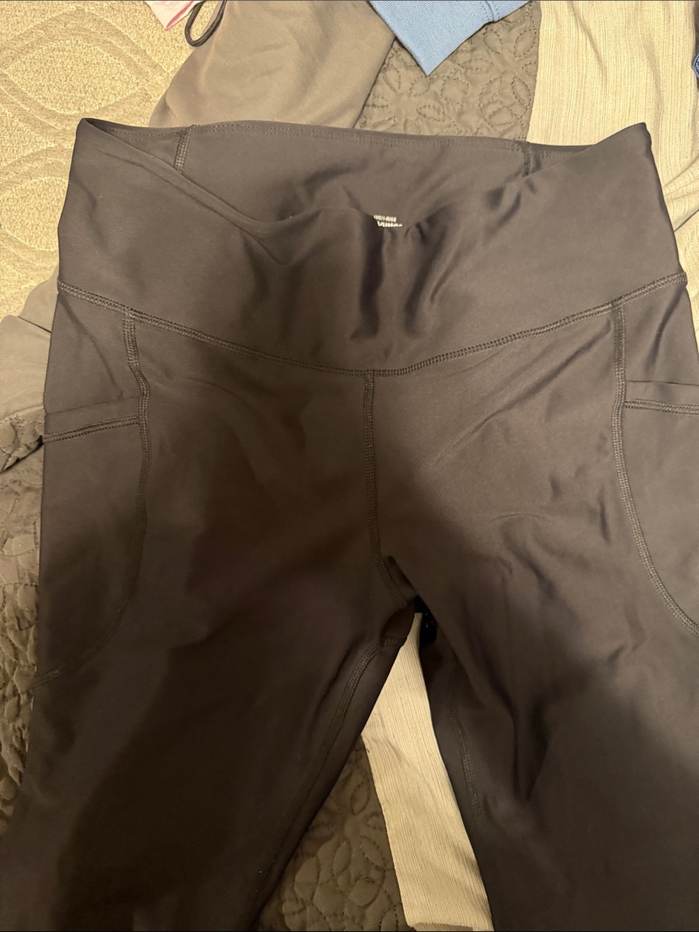 Old Navy Black High-Waist Active Leggings - Picture 3 of 7